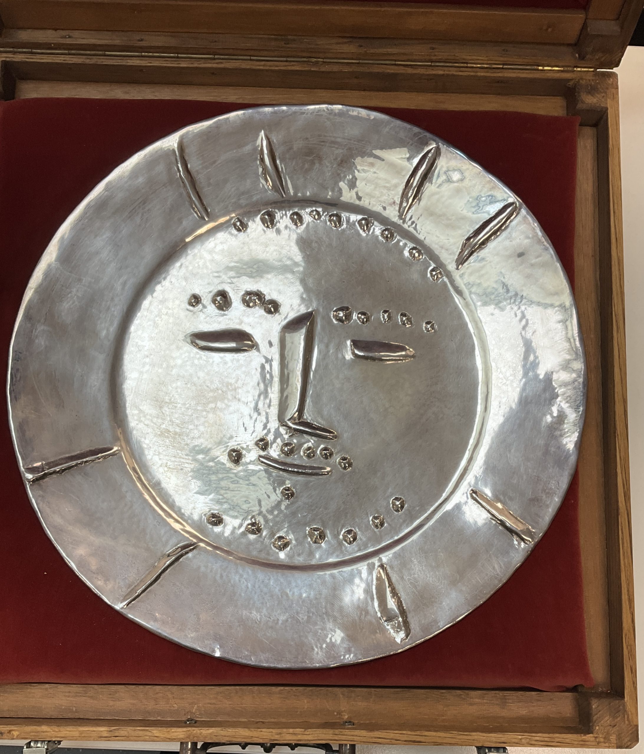 Picasso , le dormeur, plat en argent